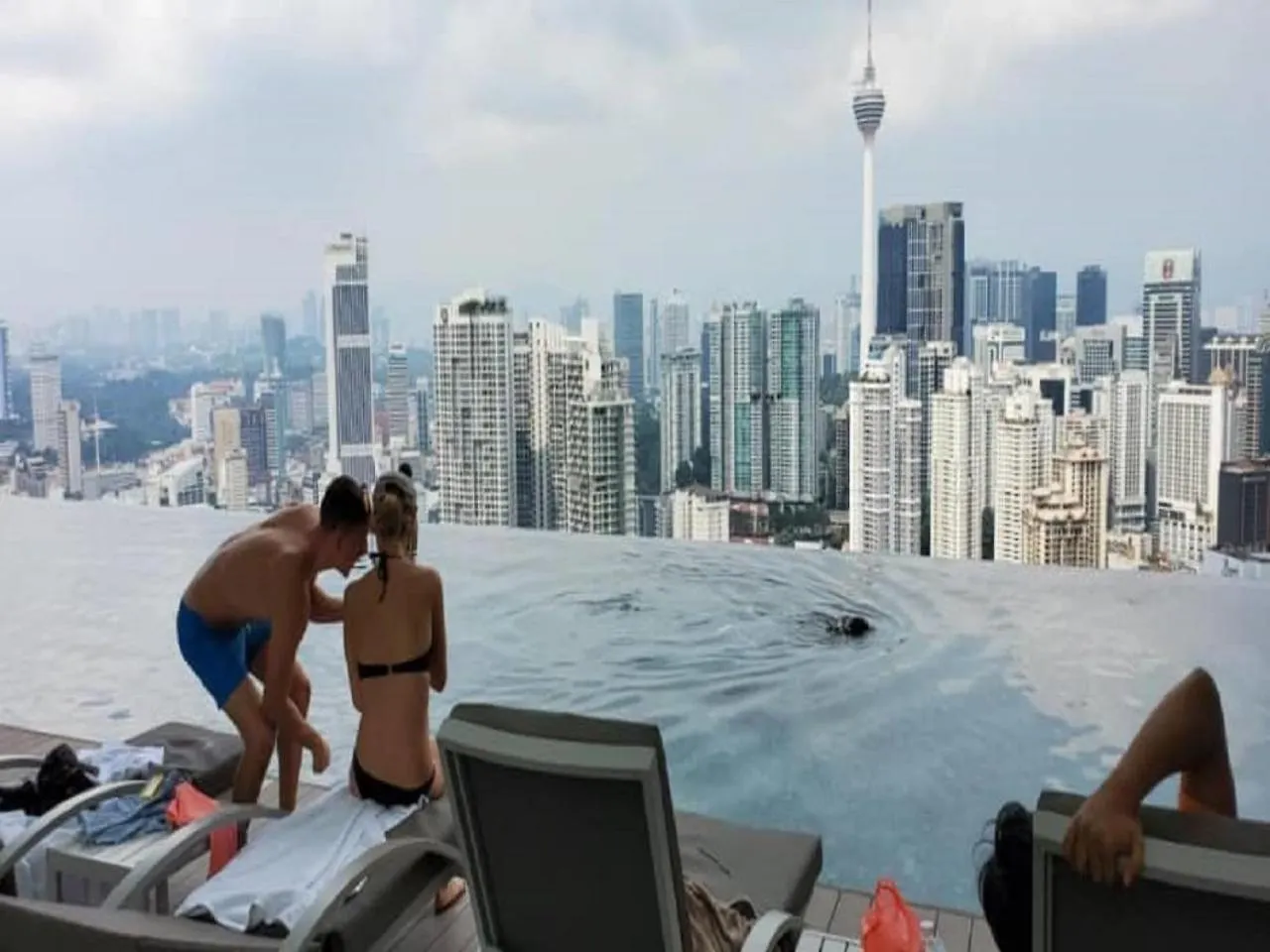 Lucentia Residence Kuala Lumpur By Infinity Pool Suite Apartment